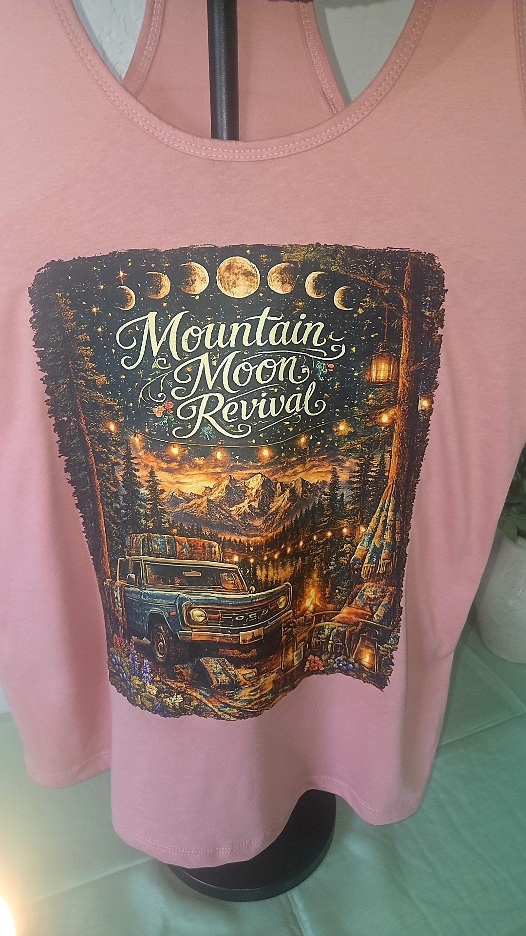 Mountain Moon Revival – Vintage Mountain Graphic Tank Top