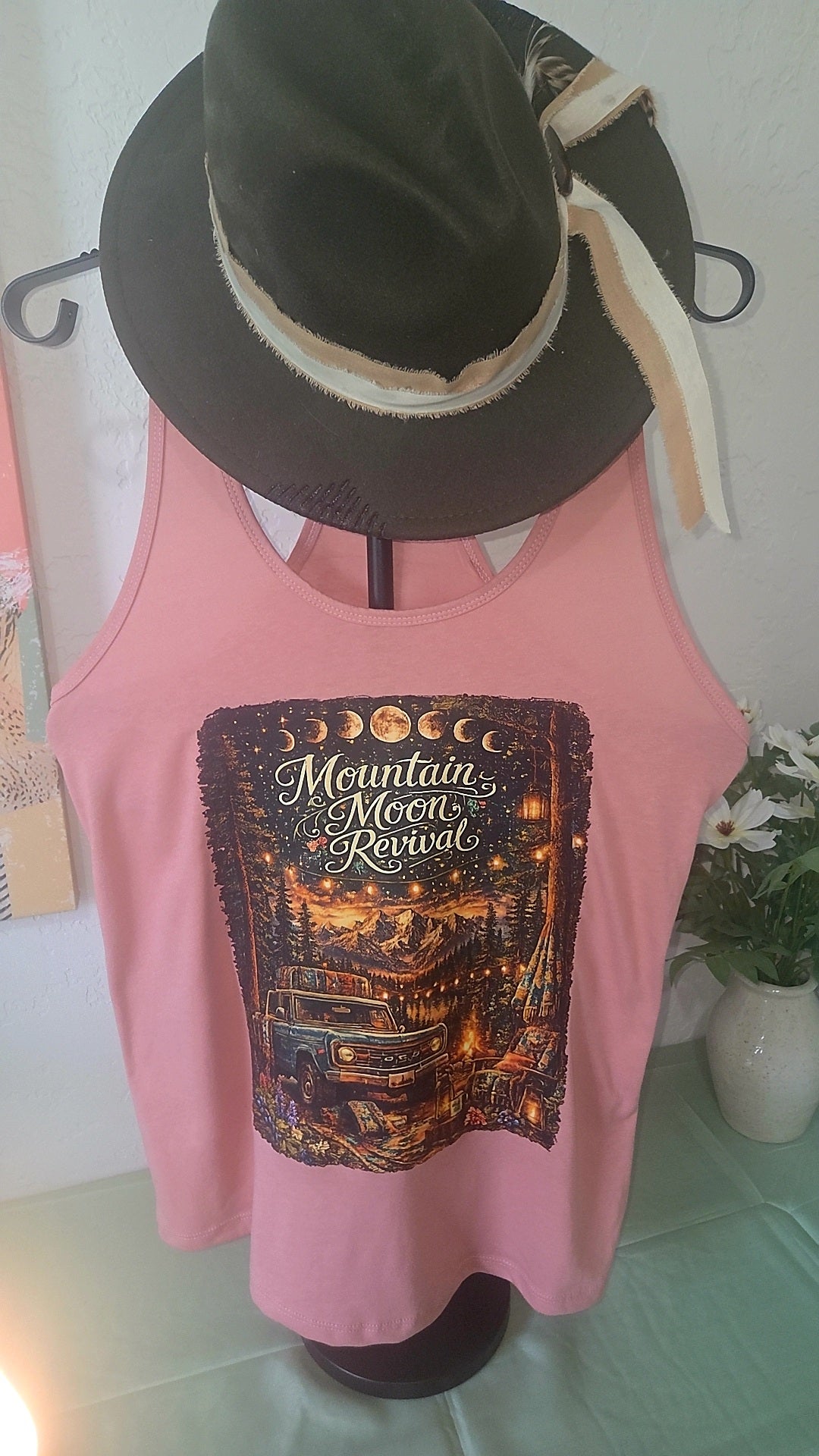 Mountain Moon Revival – Vintage Mountain Graphic Tank Top