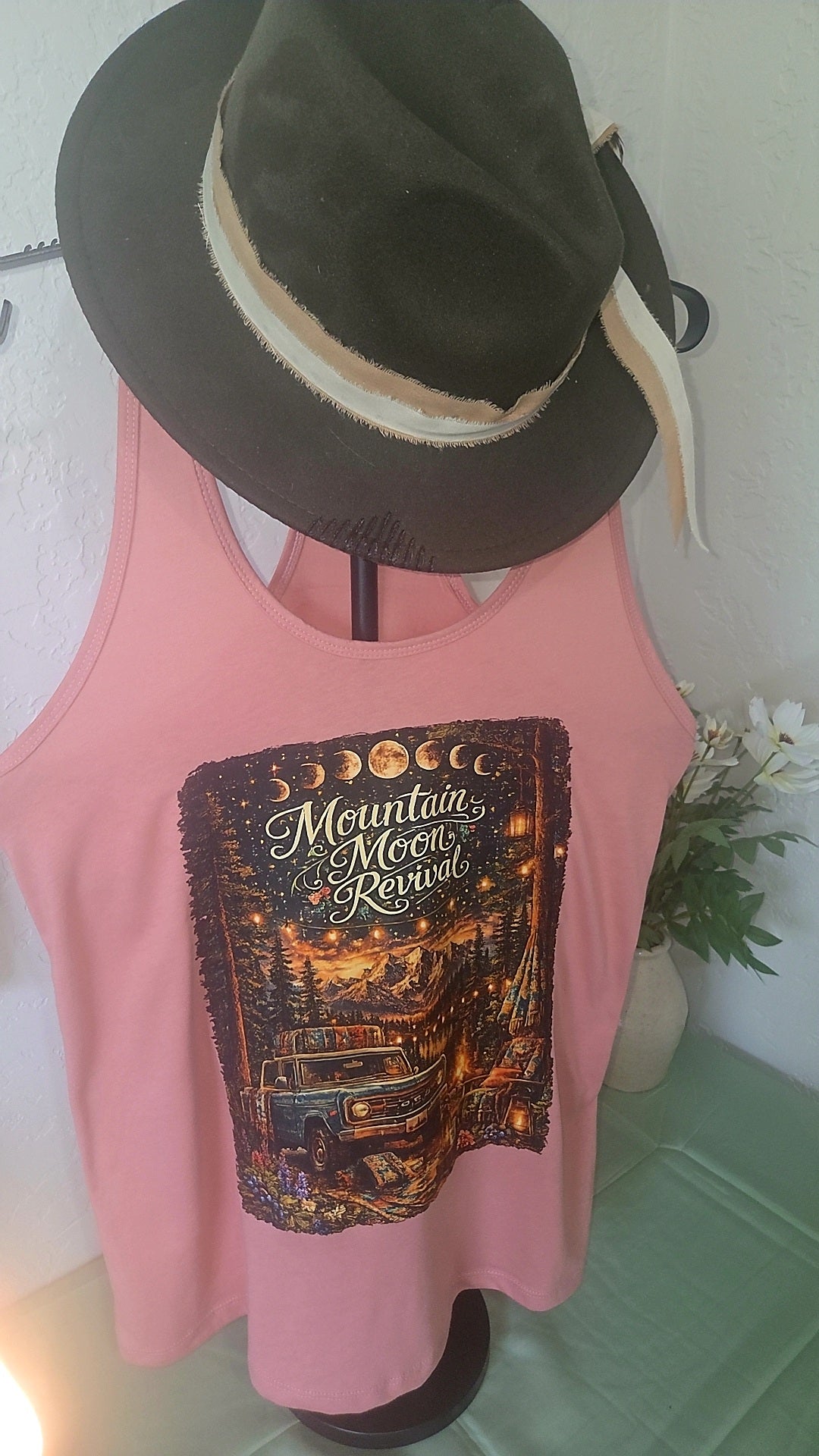 Mountain Moon Revival – Vintage Mountain Graphic Tank Top