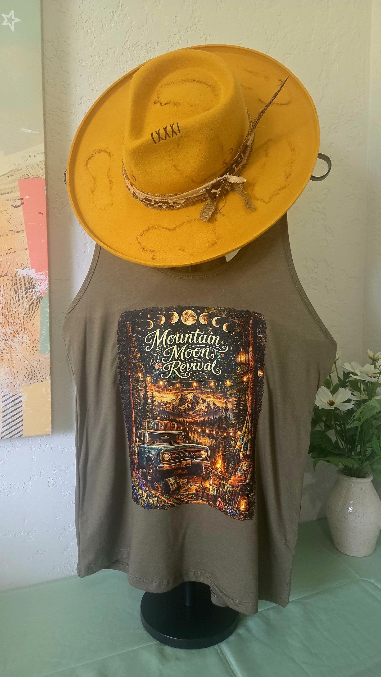 Mountain Moon Revival – Vintage Mountain Graphic Tank Top