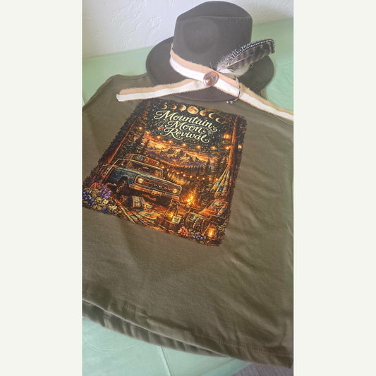 Mountain Moon Revival – Vintage Mountain Graphic Tank Top
